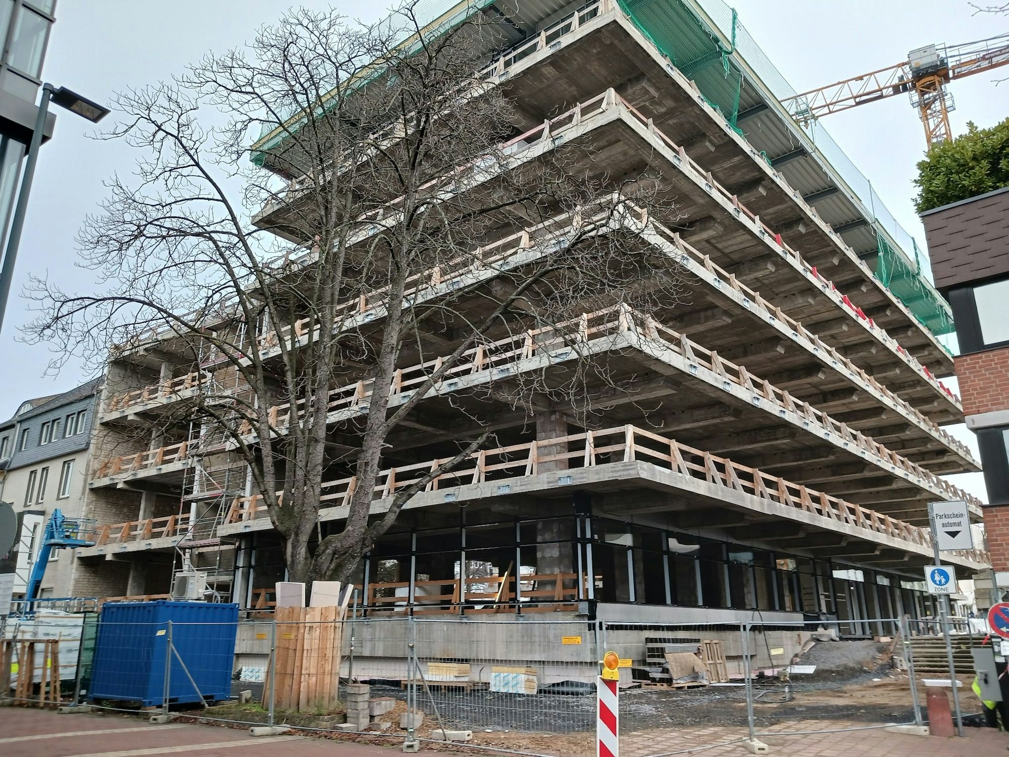 Ein Rathausgebäude im Bau