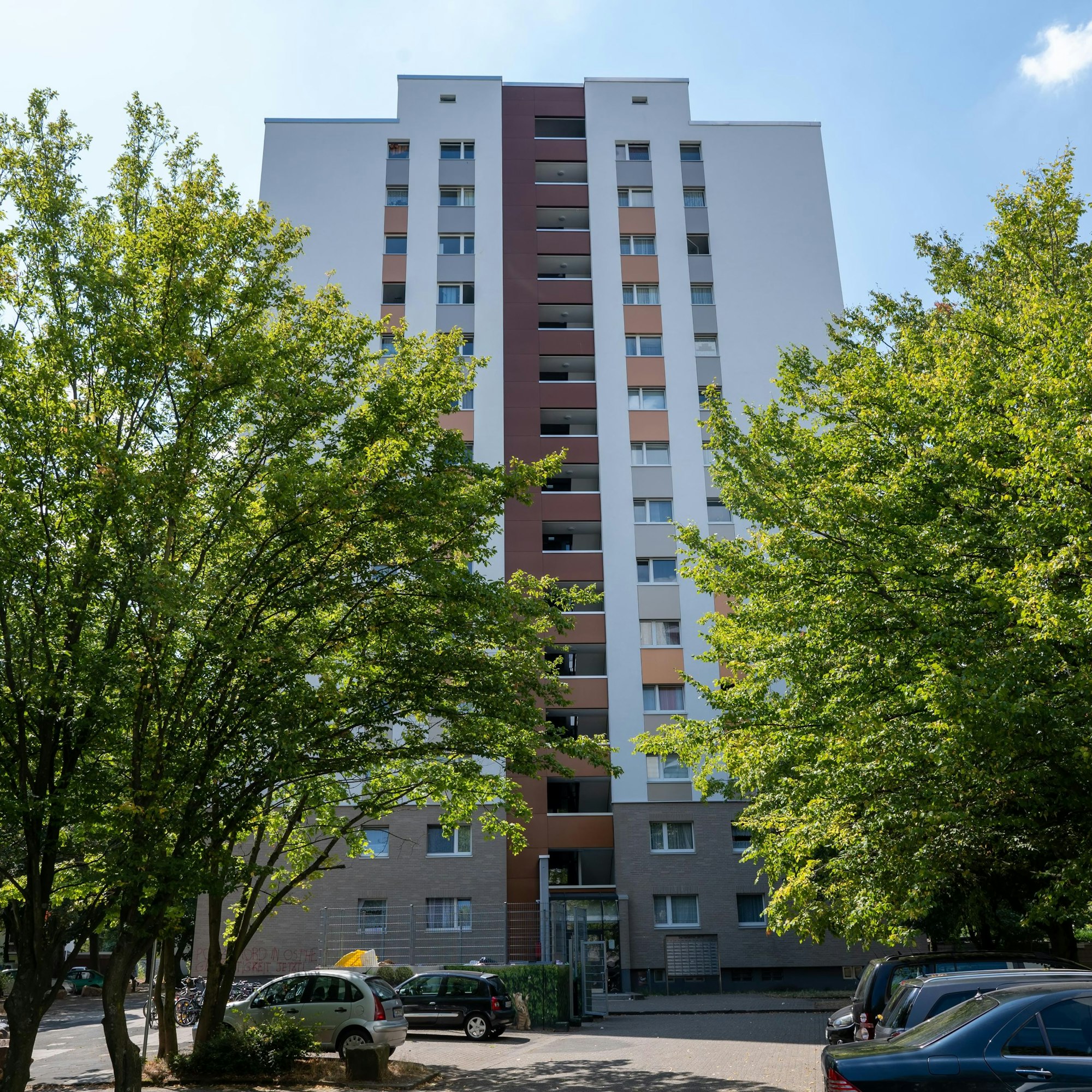 Das Mehrparteienhaus in der Gemsheimer Straße 17, in der es zu der Zwangsräumung kam.