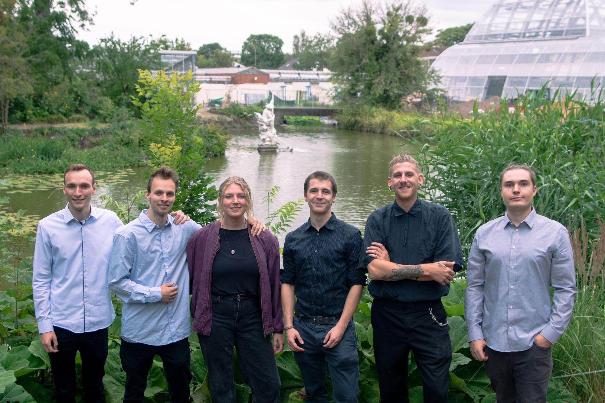 Das Team von Hydrofarms Köln (von links nach rechts): Lukas Scholz (Technik), Timon Scholz (Geschäftsführung), Anna Riehl (Personal und Projektmanagement), Felix Dielentheis (Finanzen), Yannick Hoyer (Sales, Marketing, Design), Marco Kerp (Biologie).