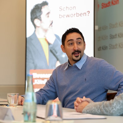 OB Henriette Reker und Rapper Eko Fresh während der Pressekonferenz.