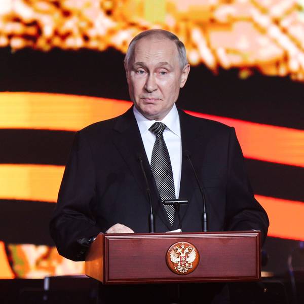 Wladimir Putin, Präsident von Russland, hält eine Rede während einer Gedenkfeier anlässlich des 80. Jahrestages des sowjetischen Sieges in der Schlacht von Stalingrad. 80 Jahre nach dem Sieg der Roten Armee über die Wehrmacht in der Schlacht um Stalingrad hat Kremlchef Wladimir Putin Deutschland vorgeworfen, sich erneut in einen Krieg mit Russland hineinziehen zu lassen.