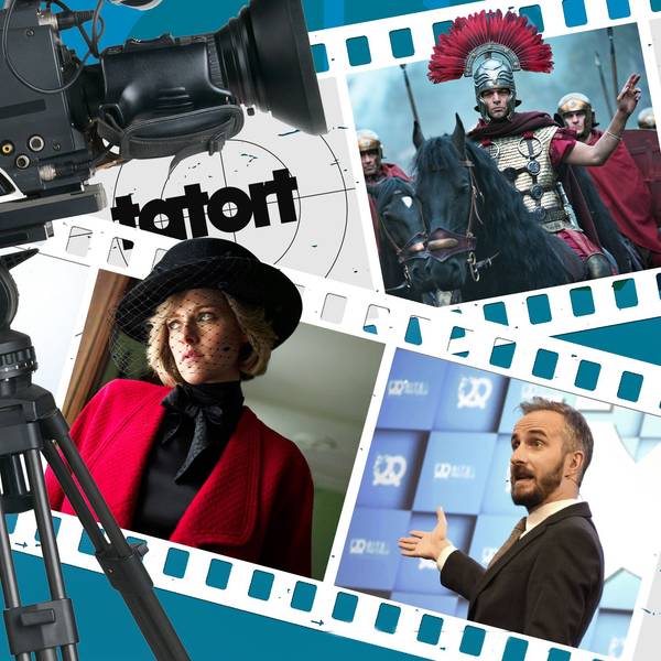 Eine Kamera steht vor verschiedenen Filmstreifen mit verschiedenen Motiven aus Fernsehproduktionen.