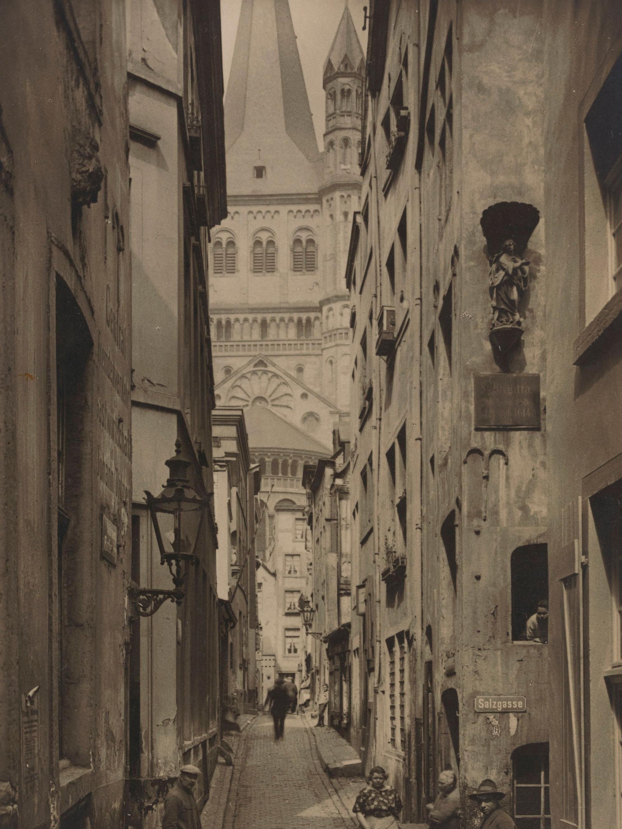 Eine Ansicht der engen Kölner Gasse Auf dem Rothenberg um 1920.