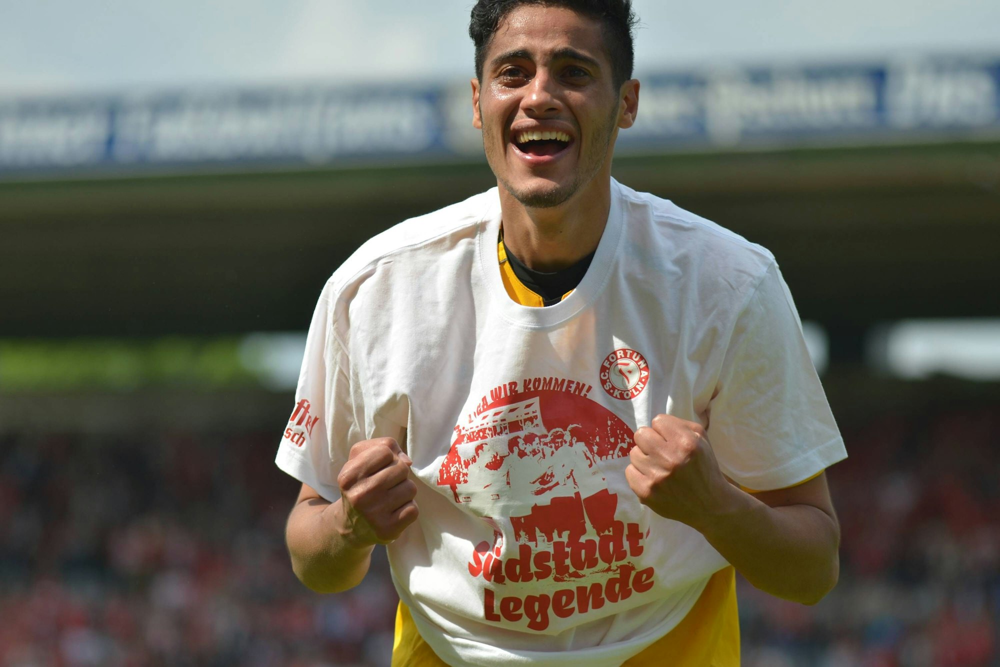 Fussball, Relegation 3. Bundesliga, FC Bayern München II - SC Fortuna Köln, v.li.: Hamdi Dahmani (SC Fortuna Köln) feiert den Aufstieg Jubel, optimistisch, Action, Aktion , xslx
Football Relegation 3 Bundesliga FC Bavaria Munich II SC Fortuna Cologne v left Hamdi Dahmani SC Fortuna Cologne celebrate the Ascent cheering optimistic Action Action shot