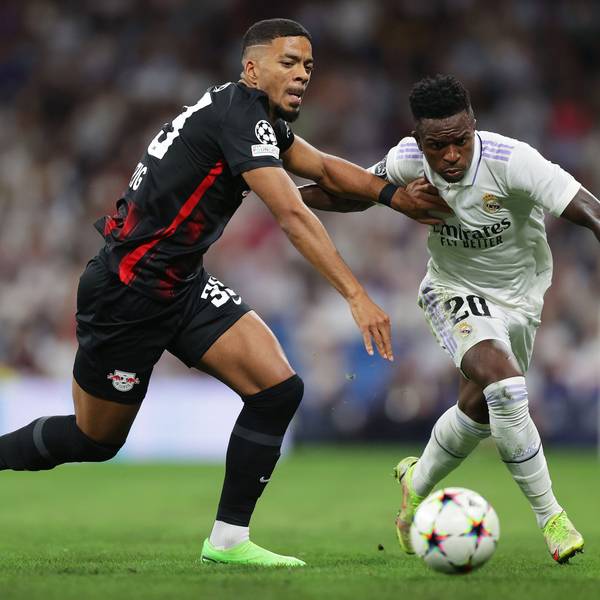 Benjamin Henrichs im Zweikampf mit Vinicius Junior von Real Madrid. Mit Leipzig hat er im September in der Champions League gegen die „Königlichen“ gespielt.