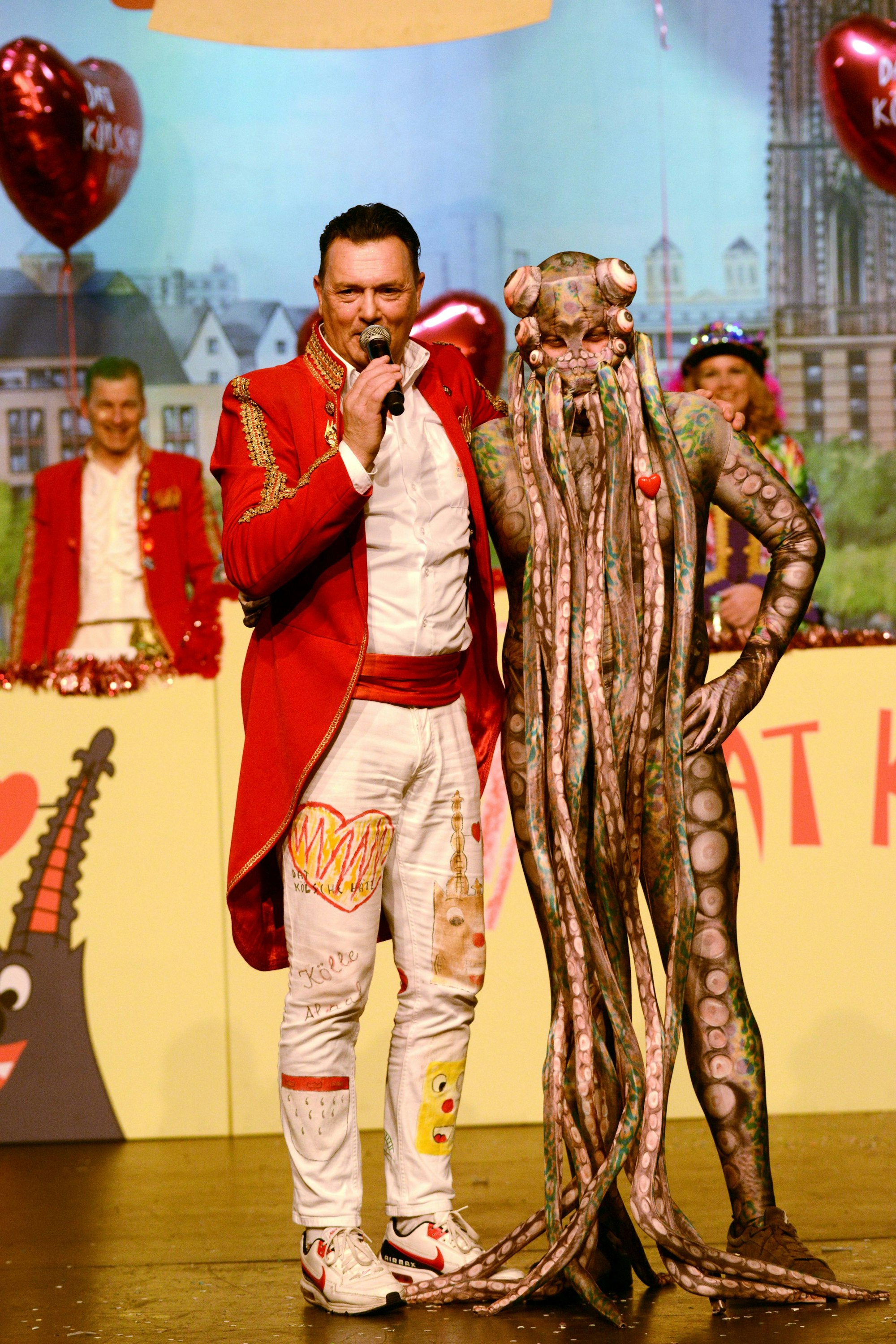 Robert Greven, Sitzungsleiter von Dat Kölsche Hätz, und als Qualle Andreas Bode