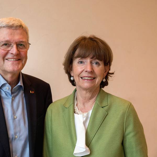 Kölns Oberbürgermeisterin Henriette Reker mit dem Ehrenpräsidenten des Zentral-Dombau-Vereins, Michael H.G. Hoffmann