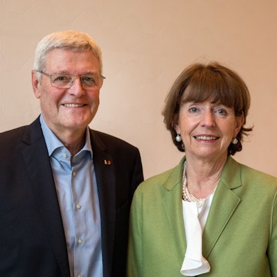Kölns Oberbürgermeisterin Henriette Reker mit dem Ehrenpräsidenten des Zentral-Dombau-Vereins, Michael H.G. Hoffmann