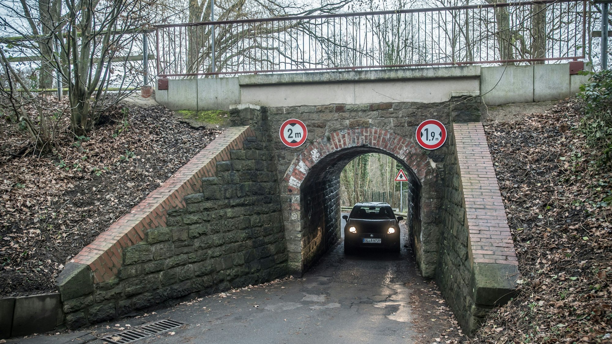 Neukronenberger Straße Tunnel unter der Balkan-Express-Strecke