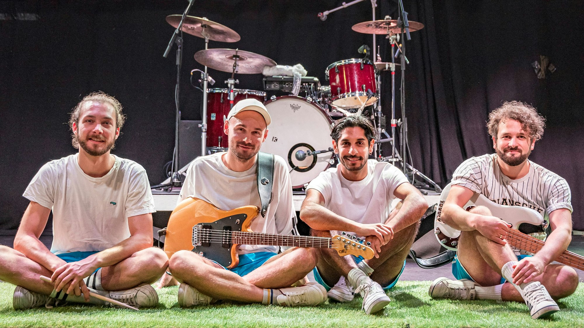 Köln Probe Bühne on stage Konzert CD-Präsentation Club Volta
Planschemalöör eine kölsche Surfpop Surf-Pop-Band
v.l.n.r.: Mathis Rasmußen, Pierre Pihl, Juri Rother und Alex Mayer