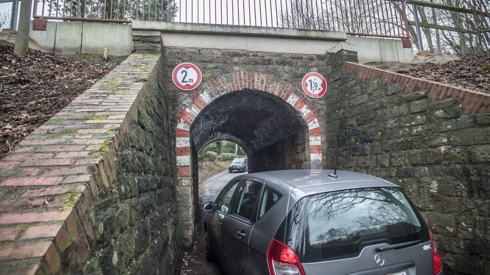 Neukronenberger Straße Tunnel unter der Balkan-Express-Strecke.