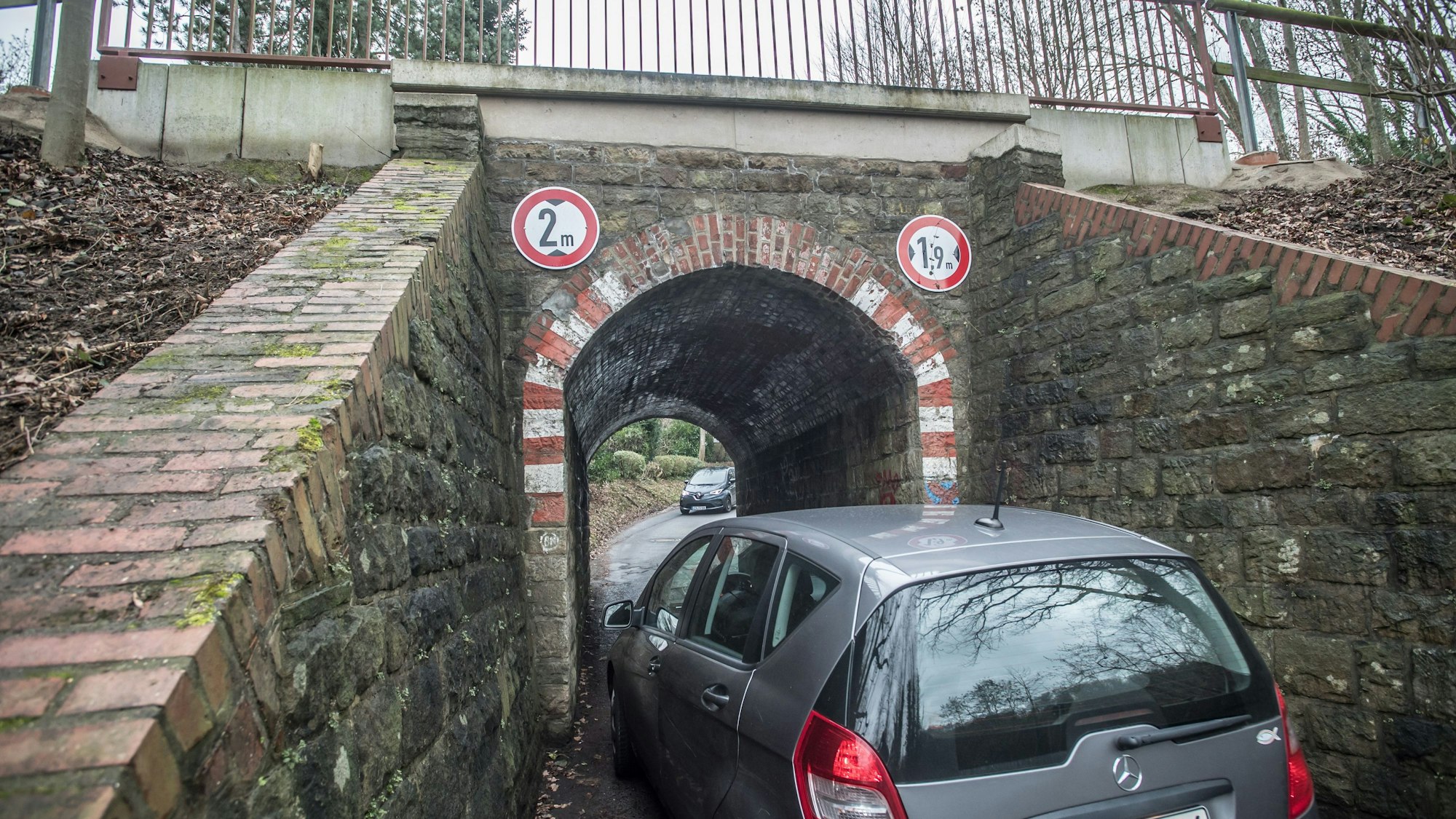 Neukronenberger Straße Tunnel unter der Balkan-Express-Strecke.