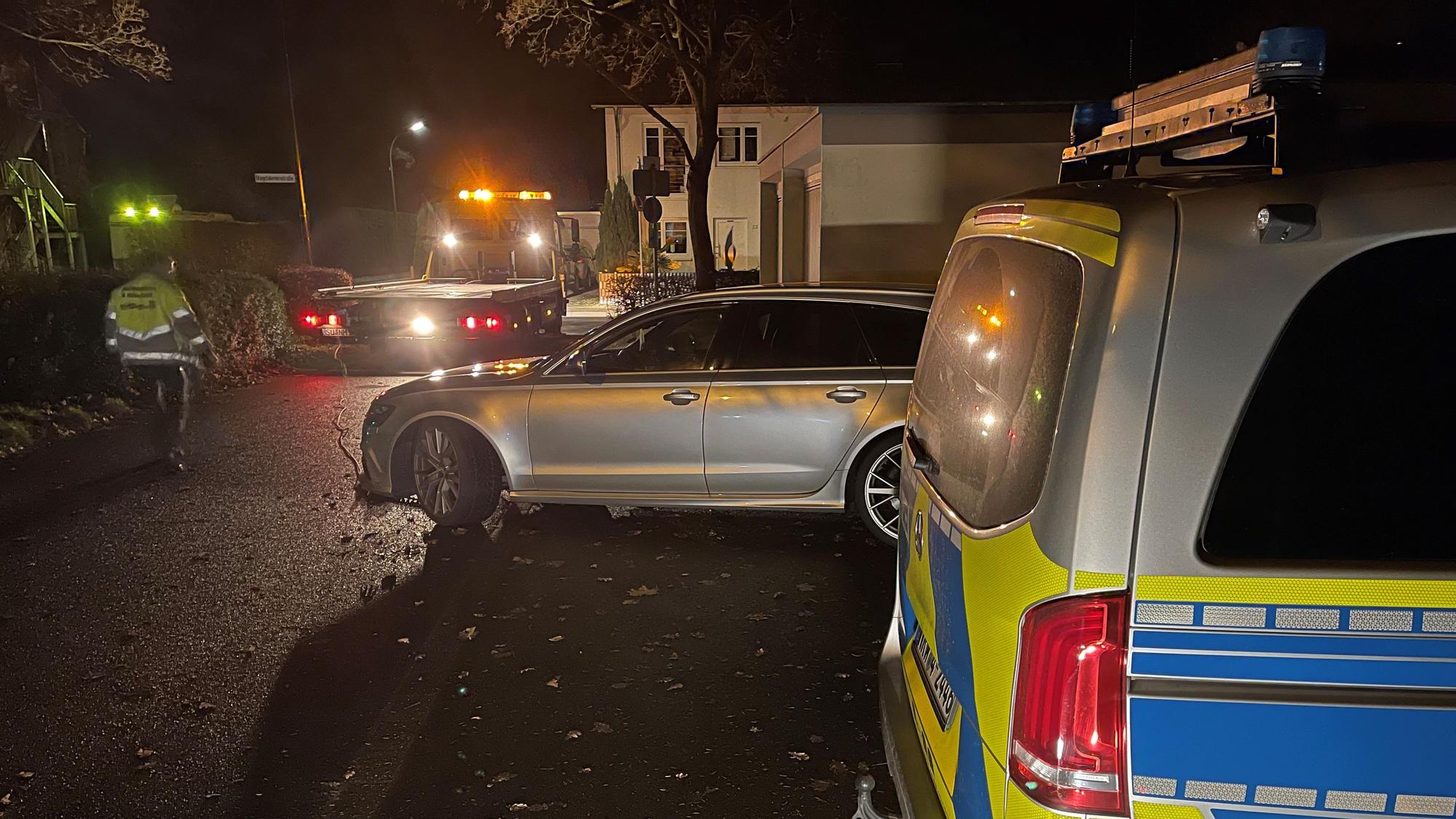 Ein Fluchtwagen steht auf einem Parkplatz in Troisdorf.
