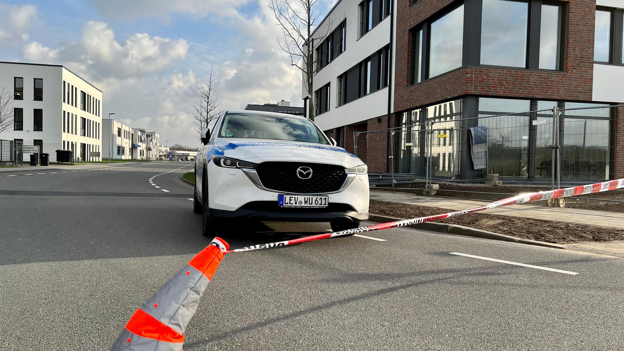 Absperrung des KOD auf der Campusallee in der Neuen Bahnstadt nach einem Bombenfund