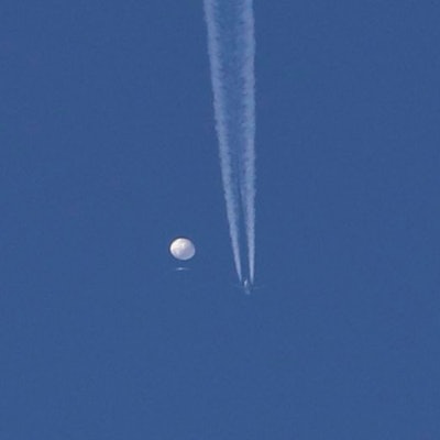 USA, Kingston: Ein großer Ballon schwebt über den USA.