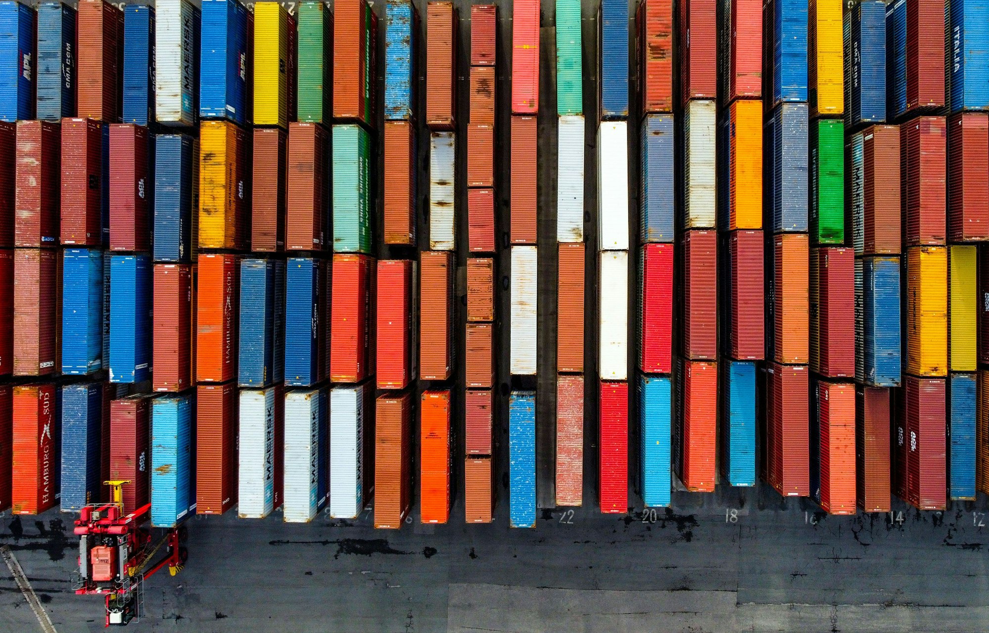 Blick auf Container im Hafen von Liverpool