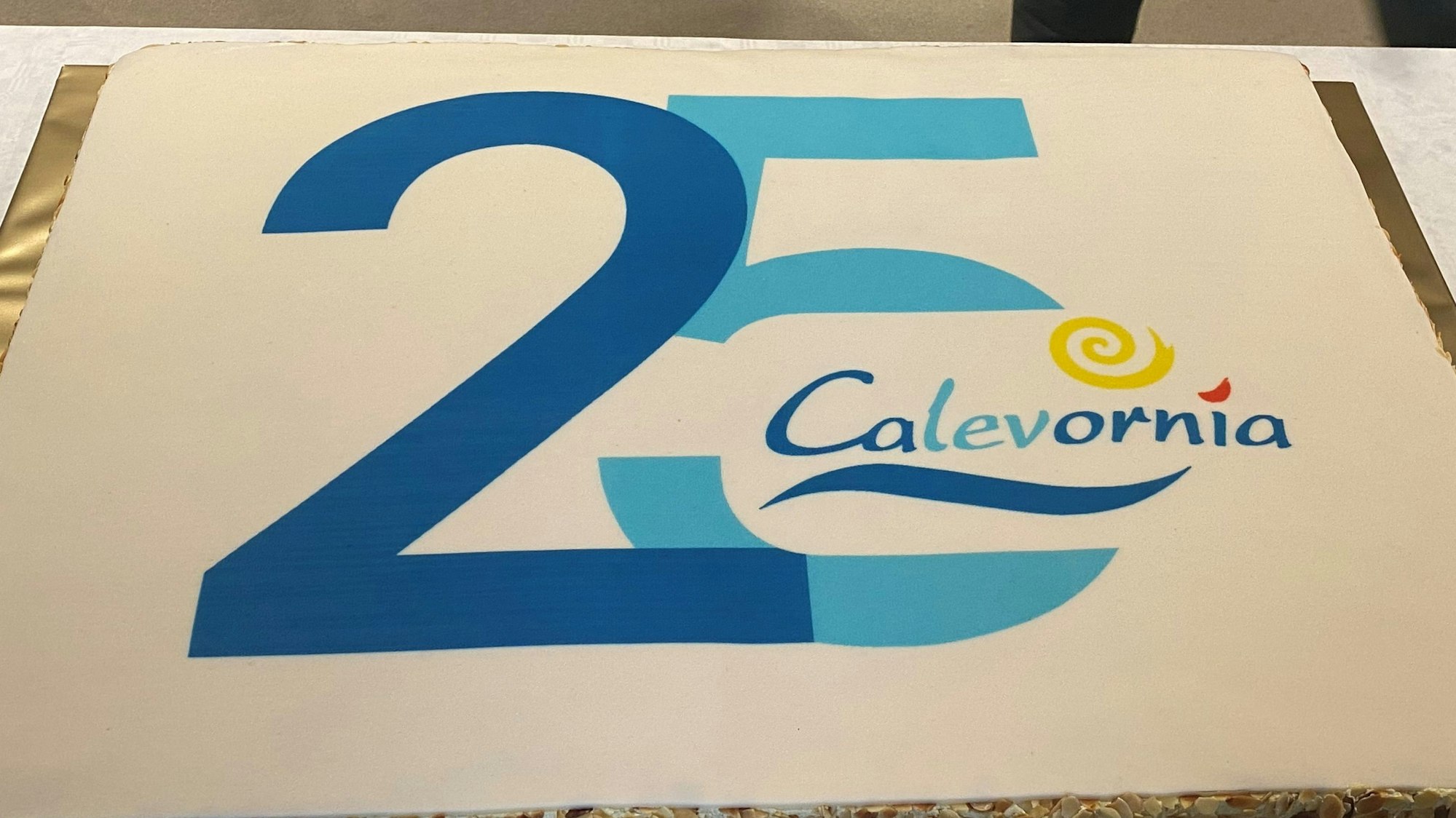 Torte „25 Jahre Calevornia“.