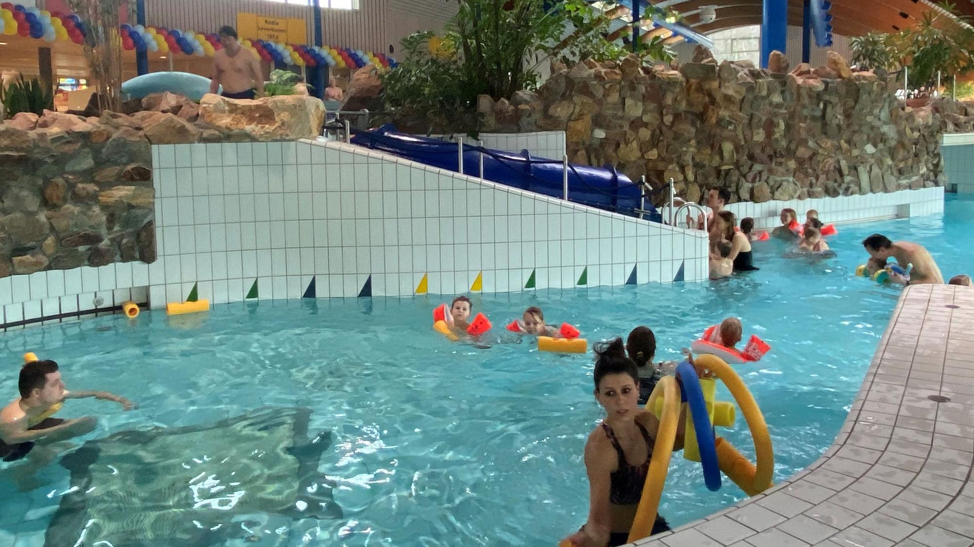 Freizeitbad Calevornia mit Gästen.