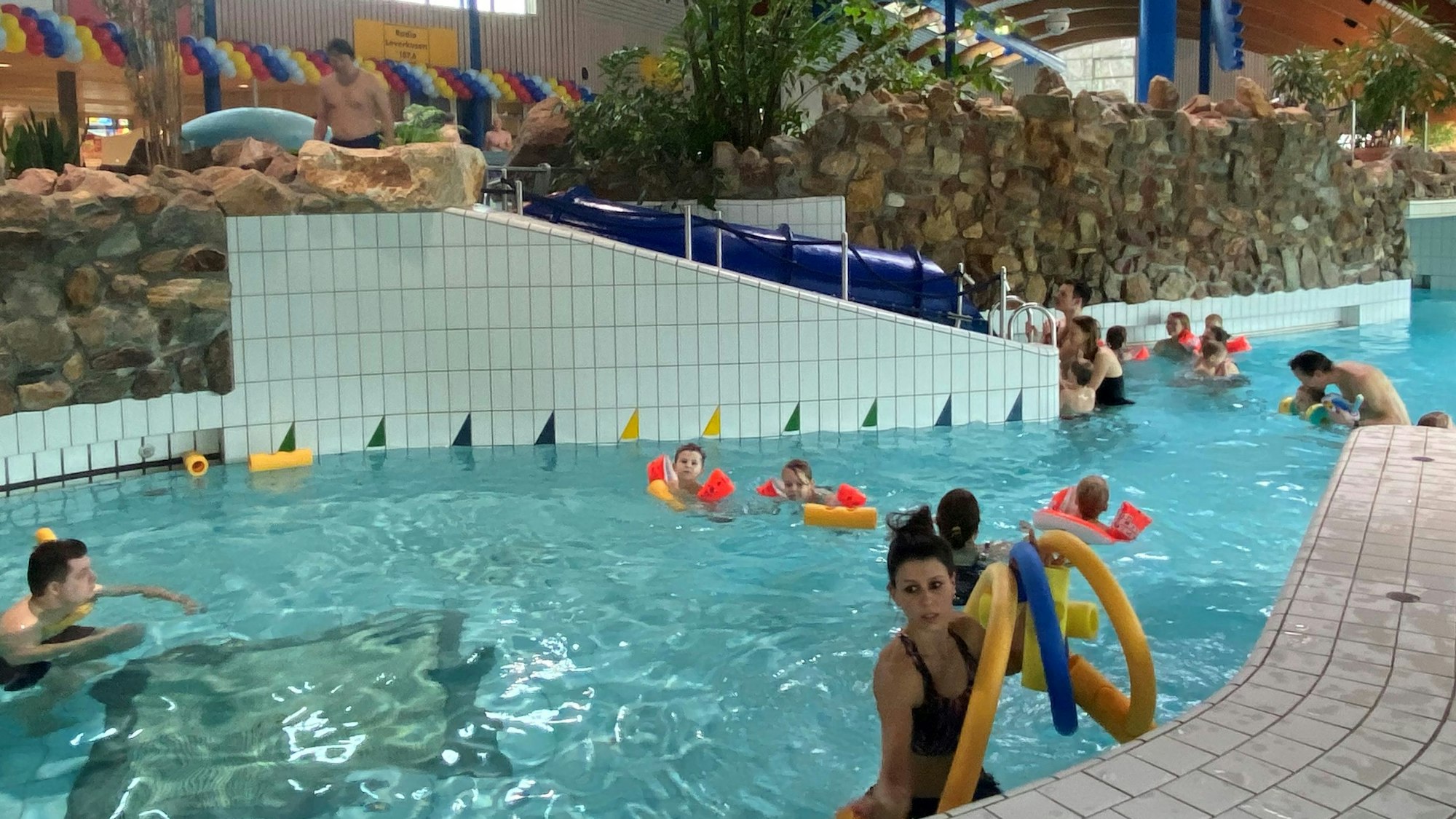Freizeitbad Calevornia mit Gästen.
