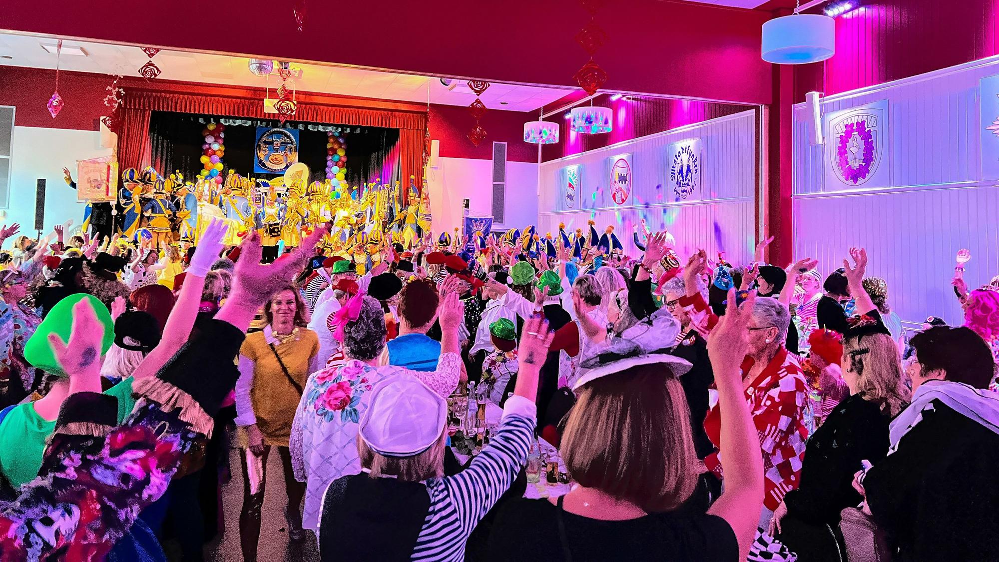 FLK-Damensitzung in der Stadthalle Bergisch Neukirchen