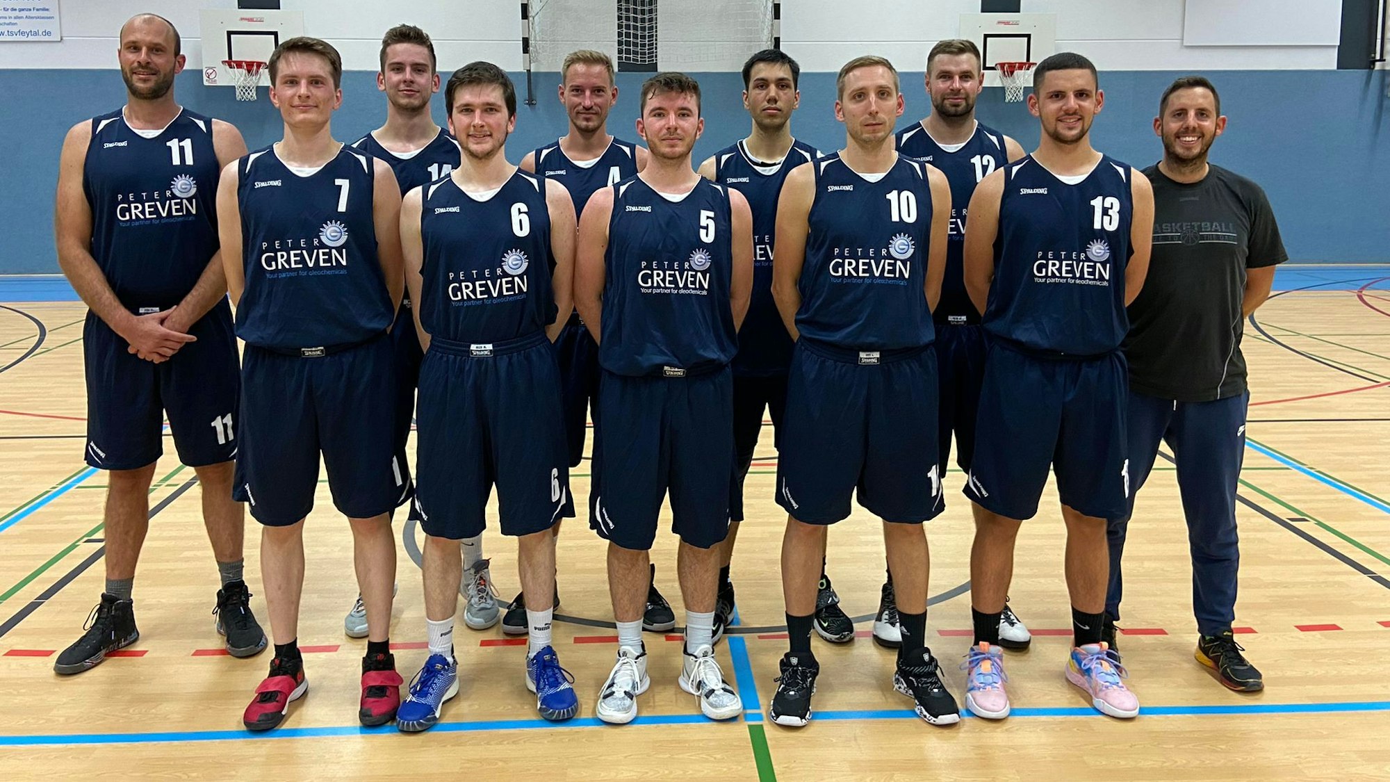 Neuanfang in der Basketball-Oberliga: Trainer Philipp Sparwasser (r.) muss bei den ErftBaskets einige Stammakteure ersetzen.