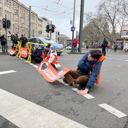Aktivisten der Gruppe „Letzte Generation“ in Köln.