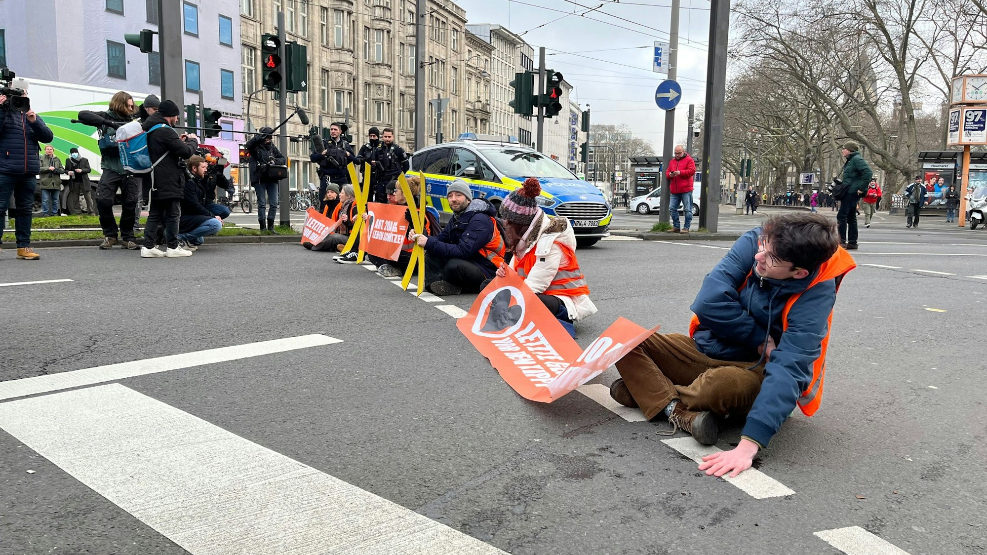 Aktivisten der Gruppe „Letzte Generation“ in Köln.