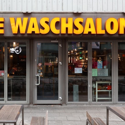 Außenansicht Café Waschsalon in der Ehrenstraße Köln