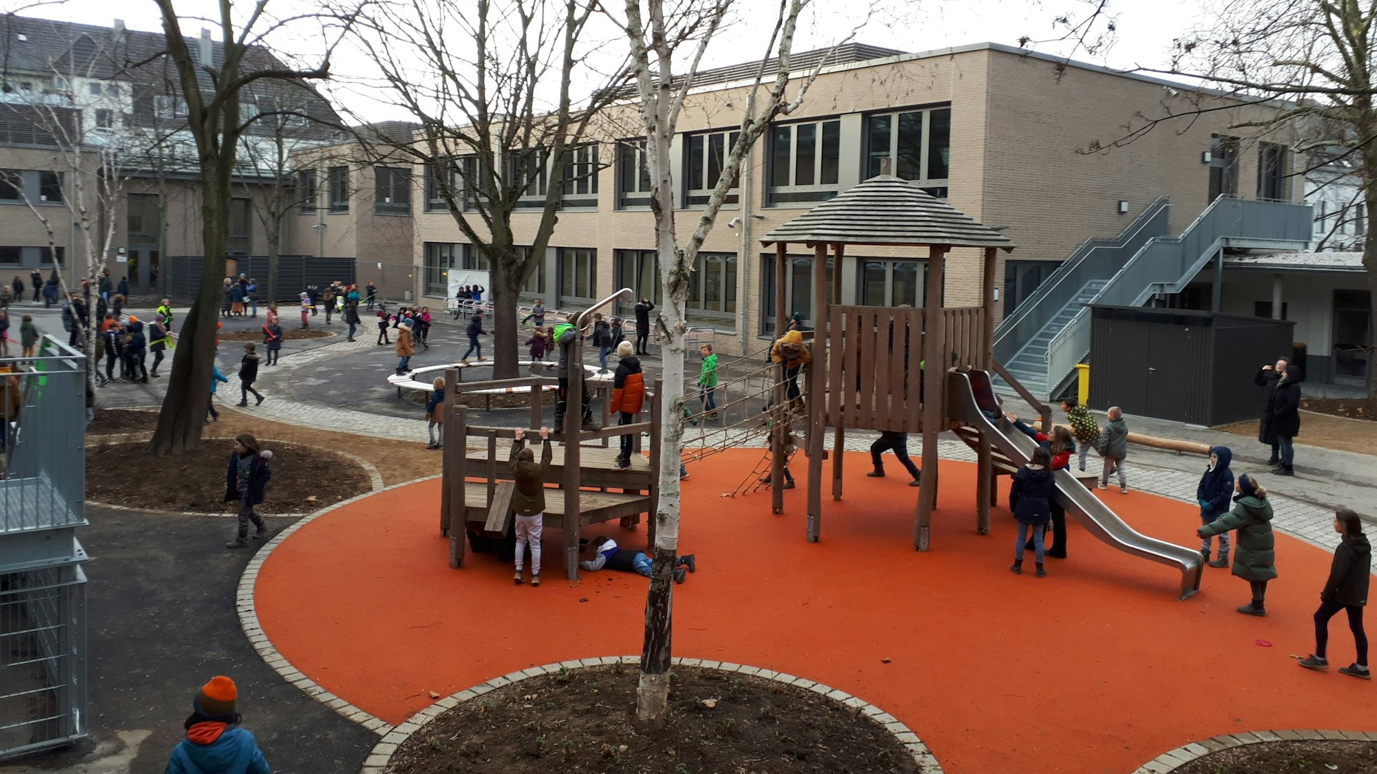 Der neue Schulhof der IOGS