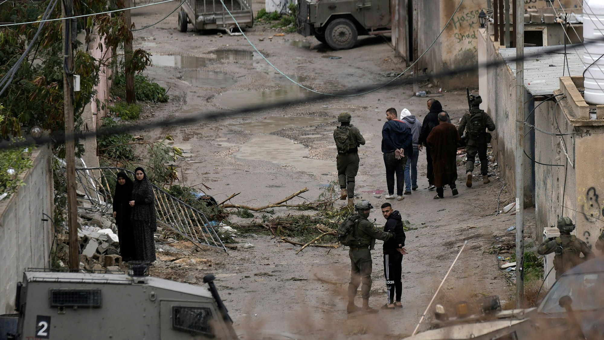 Israelische Streitkräfte nehmen Palästinenser südwestlich der Stadt Jericho fest. (Symbolbild)
