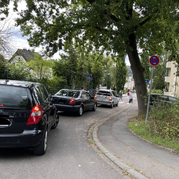 Problem Elterntaxis: Wäre eine Sperrung der Hermann-Löns-Straße die Lösung?
Lohmar
Fußverkehrscheck