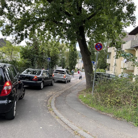 Problem Elterntaxis: Wäre eine Sperrung der Hermann-Löns-Straße die Lösung?
Lohmar
Fußverkehrscheck