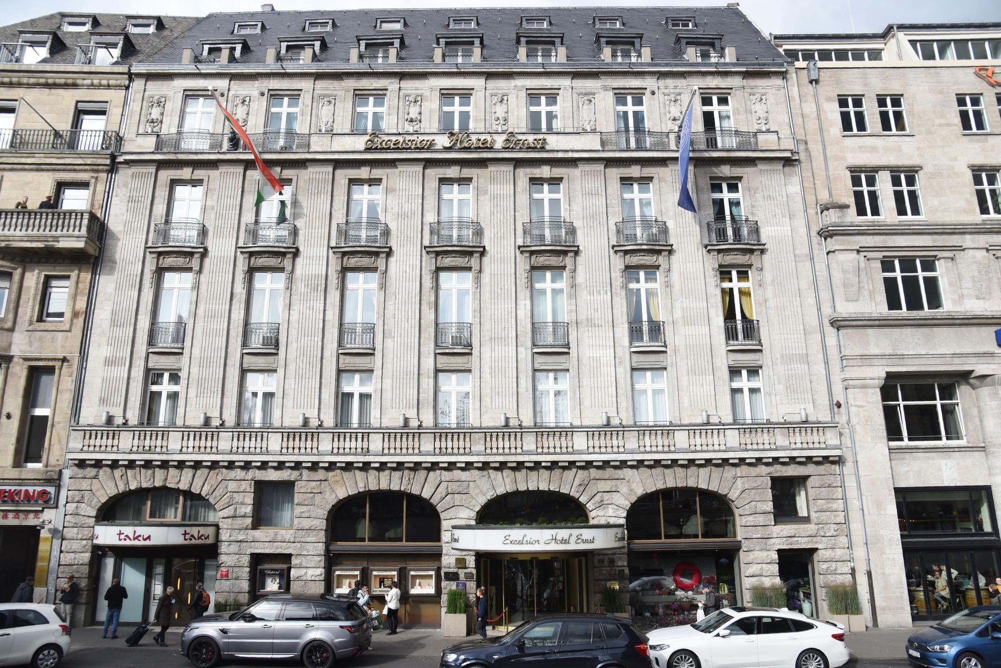 Außenaufnahme des Excelsior Hotel Ernst