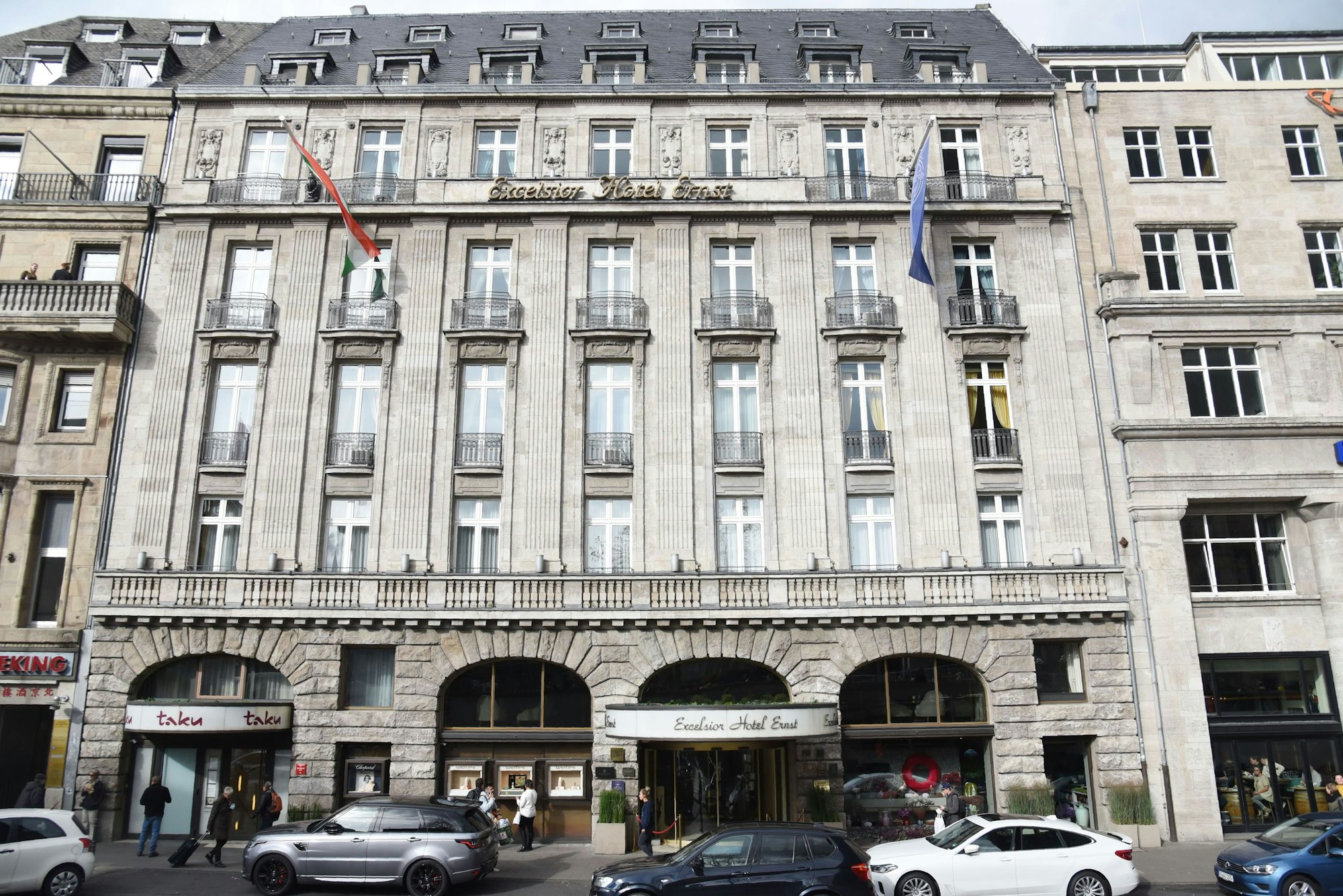 Die Fassade des Excelsior Hotel Ernst. (Archivbild)