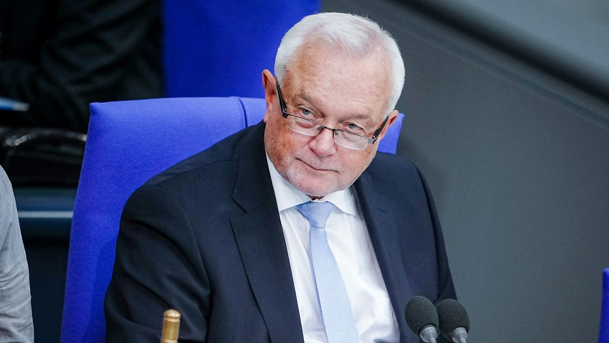Wolfgang Kubicki, stellvertretender FDP-Parteivorsitzender und Bundesratsvizepräsident, nimmt an einer Sitzung des Bundestags teil. (Archivbild)