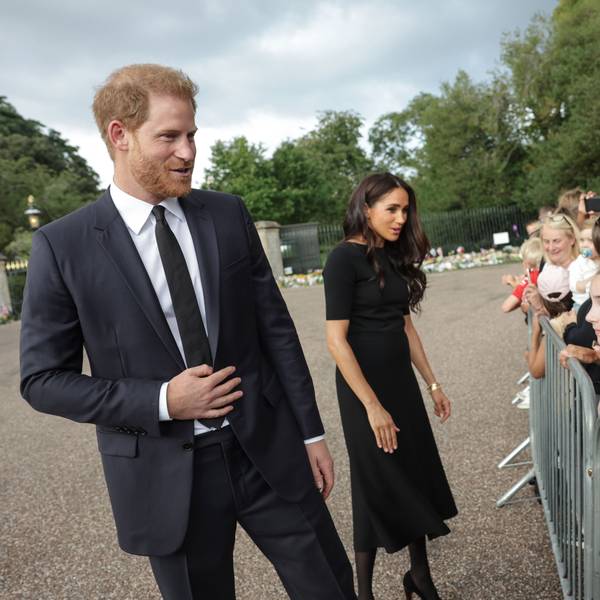 Der britische Prinz Harry, Herzog von Sussex, und seine Frau Meghan, Herzogin von Sussex, treffen nach dem Tod der britischen Königin Elizabeth II. auf Schloss Windsor mit der Öffentlichkeit zusammen. (Symbolbild)