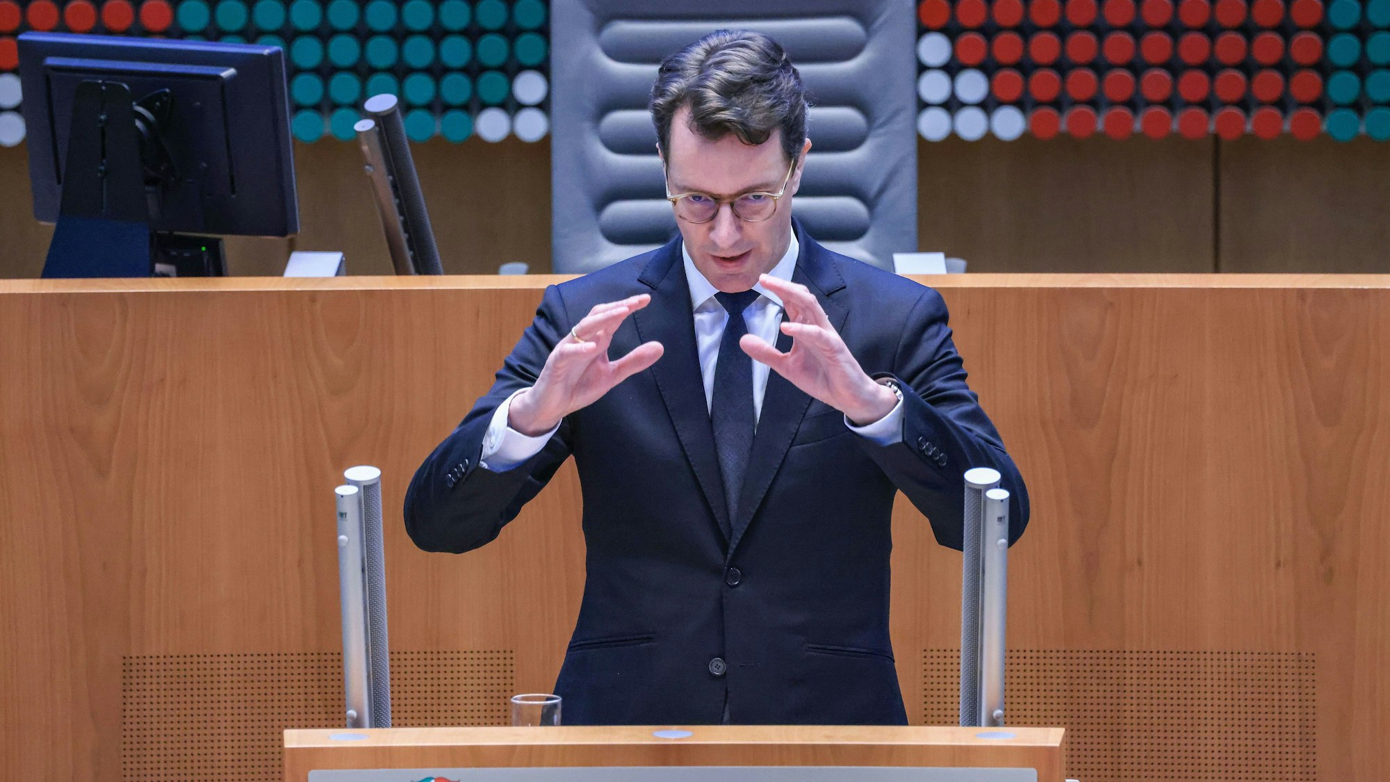 NRW-Ministerpräsident Hendrik Wüst bei einer Rede im nordrhein-westfälischen Landtag.