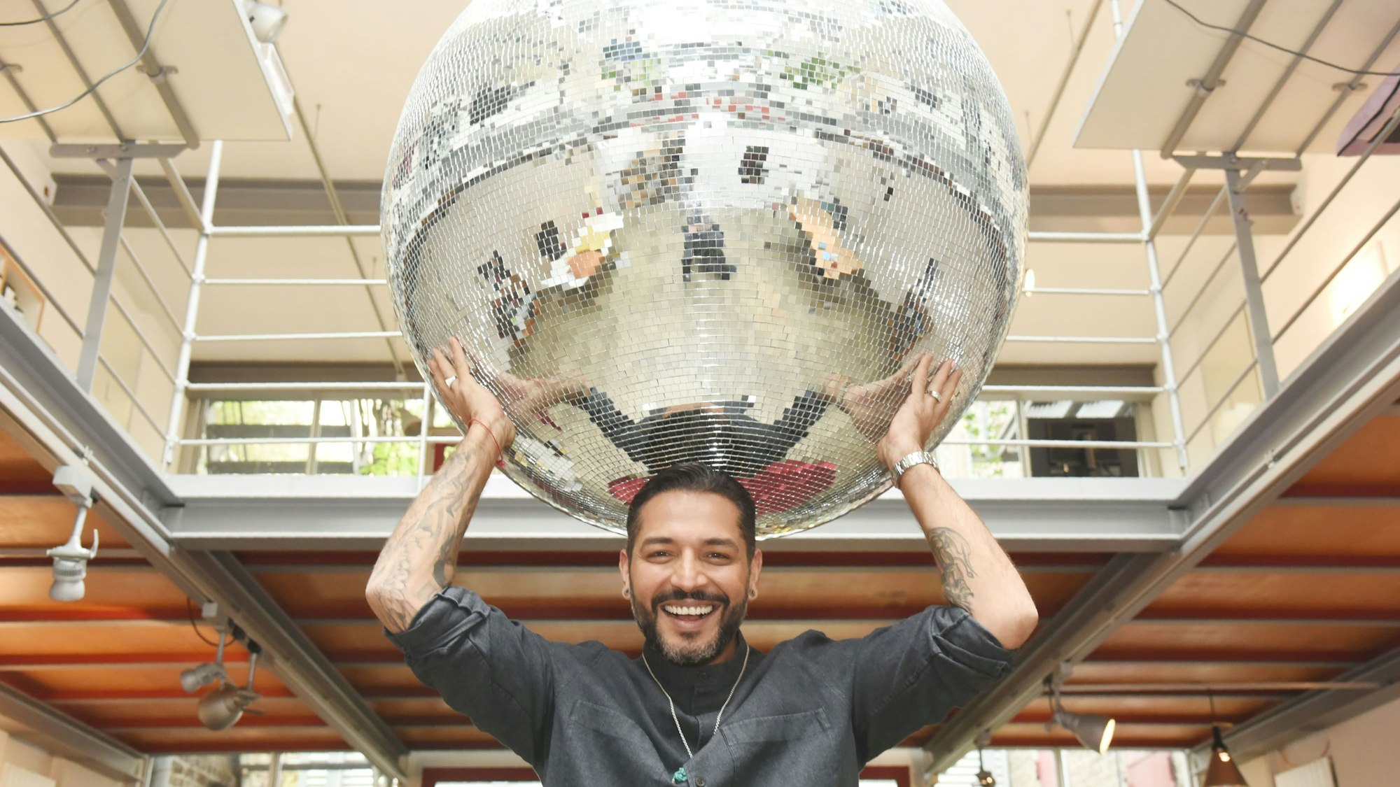 Der Kölner Comedian Gianni Jovanovic.