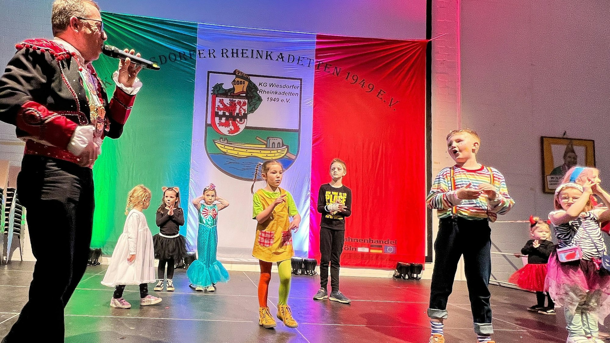 Kinderkarneval der Rheinkadetten in der Bürgerhalle Wiesdorf