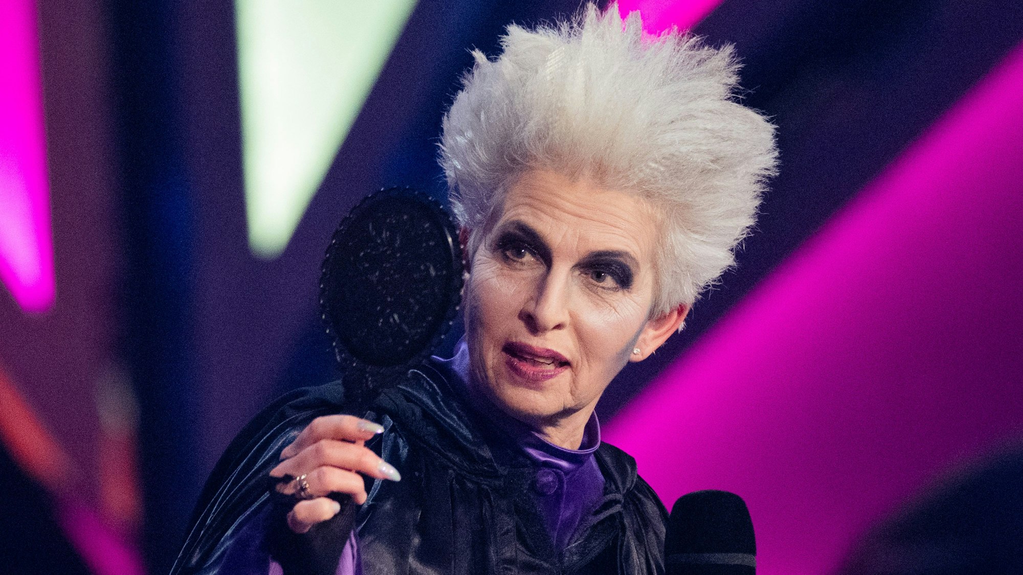 Marie-Agnes Strack-Zimmermann (FDP) hält eine Entschuldigung nach ihrer Rede bei der Verleihung des ‚Ordens wider den tierischen Ernst‘ des Aachener Karnevalsvereins (AKV) für unangebracht.