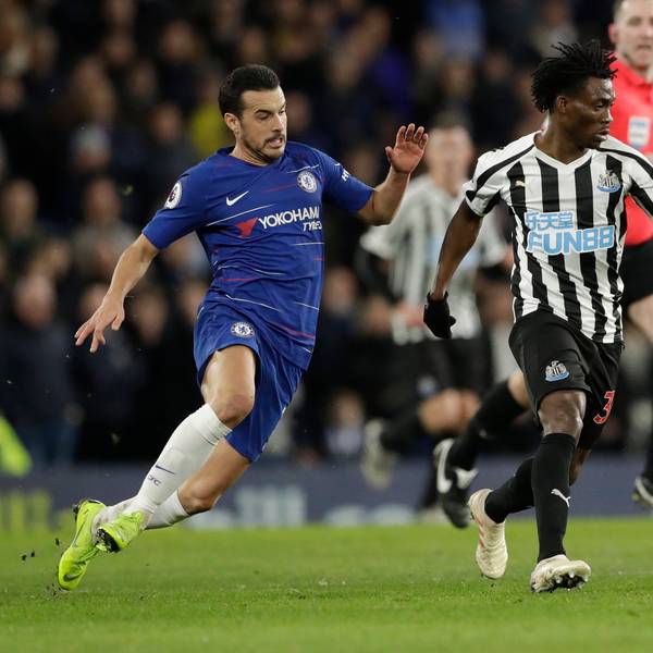 Christian Atsu dribbelt mit dem Ball.