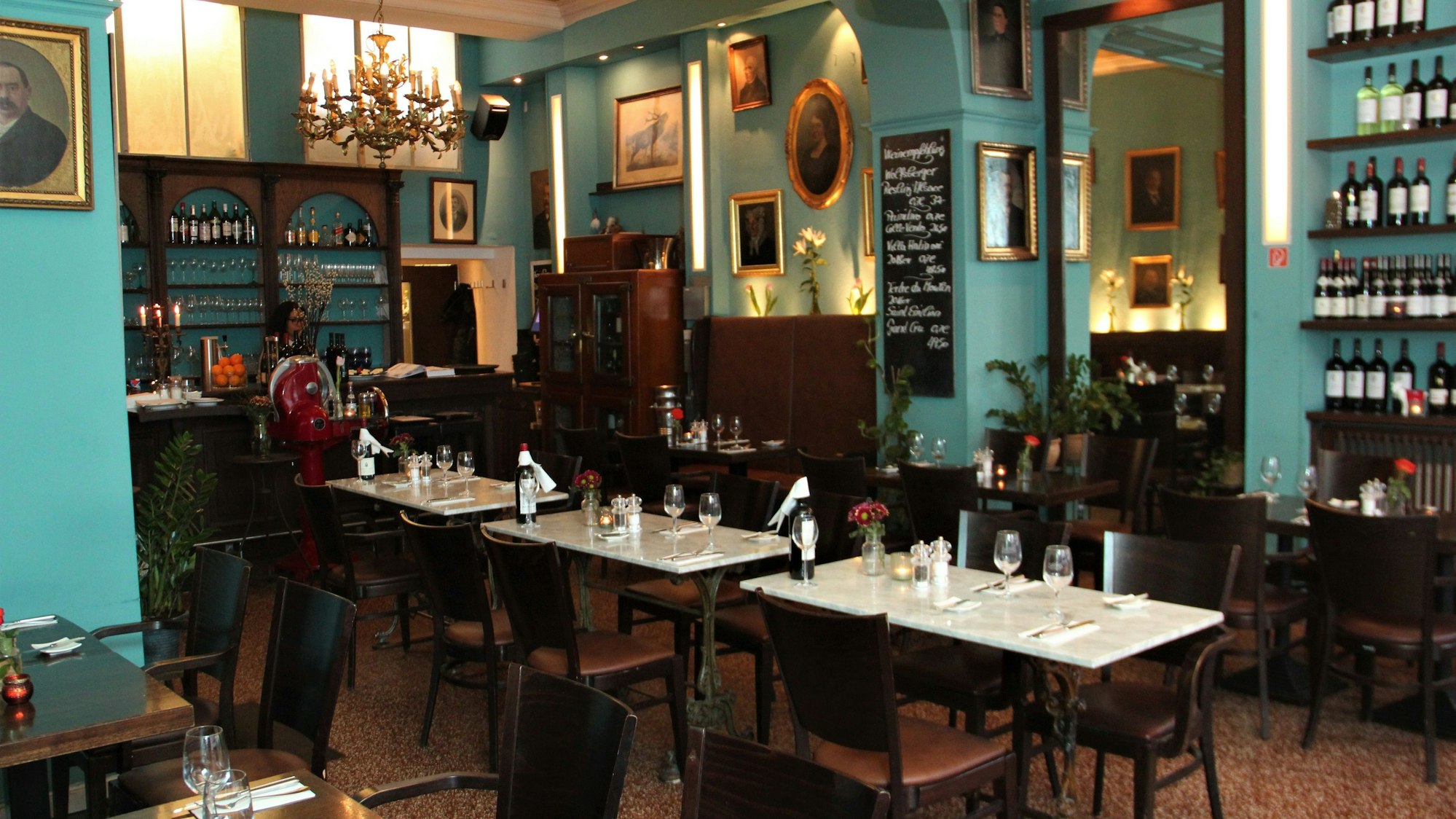 Das Lokal l'Apéro an der Dürener Straße von Innen.