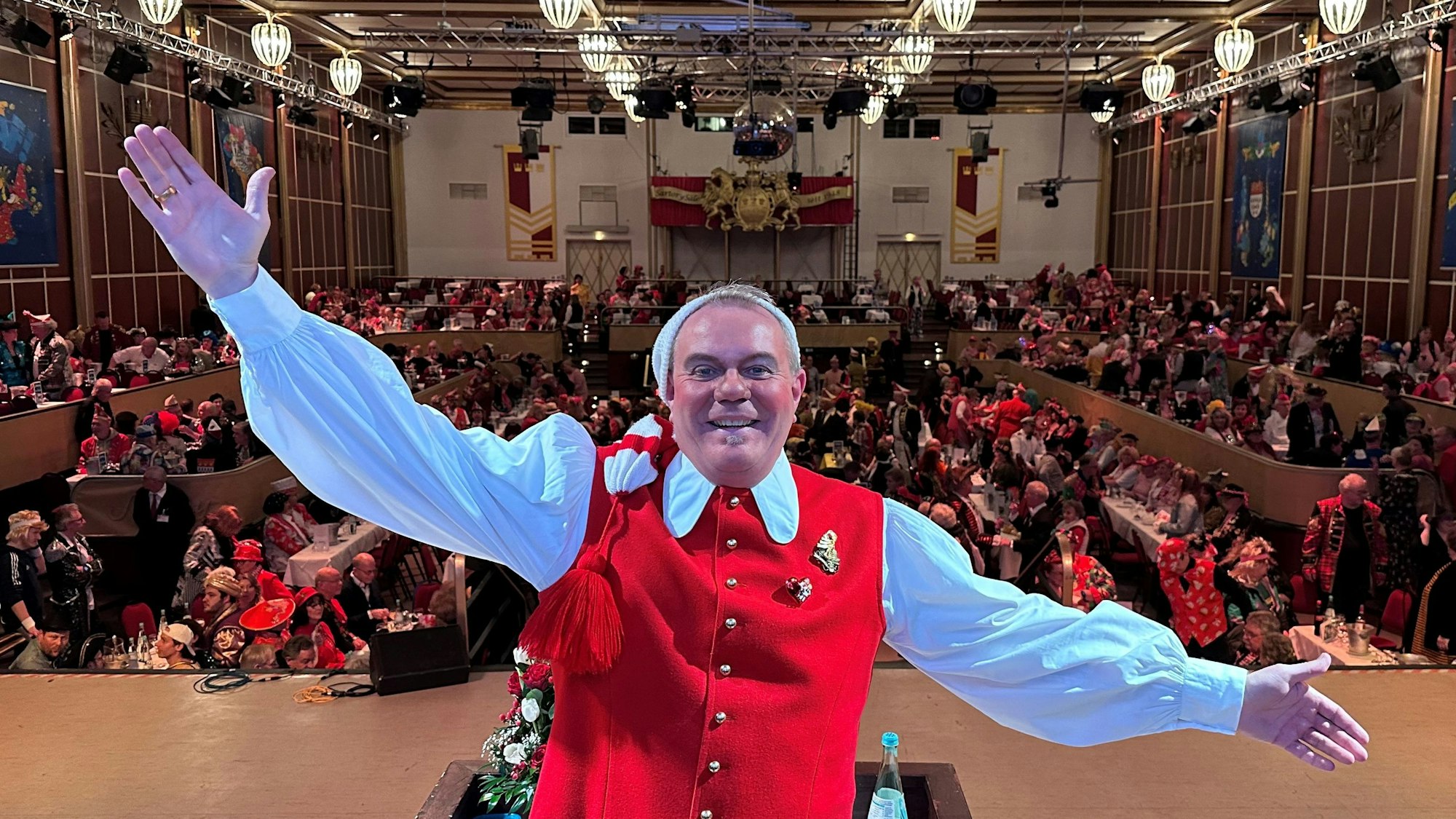 06.02.2023, Köln: löstije Knollendorfer im Sartory Sitzungsleiter Hänneschen Jacky von Guretzky-Cornitz Rote Funken Hellige Foto: Stefan Worring