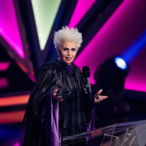 Marie-Agnes Strack-Zimmermann (FDP) hält bei der Verleihung des „Ordens wider den tierischen Ernst“ des Aachener Karnevalsvereins (AKV) eine Rede.