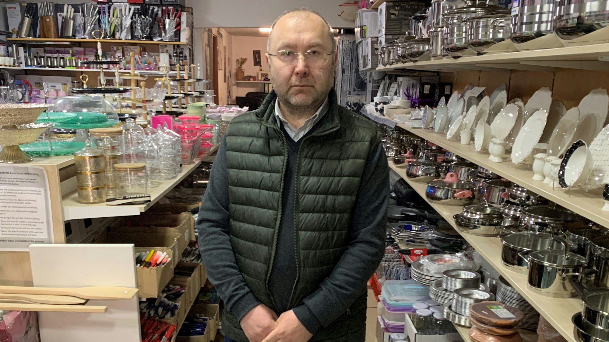 Erdogdu in seinem Elektrohandel auf der Keupstraße.