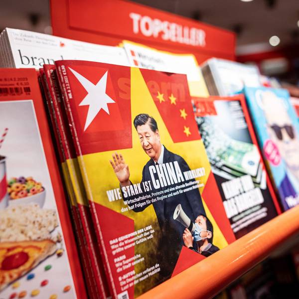 Zeitschriften liegen in einem Zeitschriftenständer in einem Geschäft. Im Fokus steht das Magazin „Stern“ des RTL-Tochterverlag Gruner + Jahr.