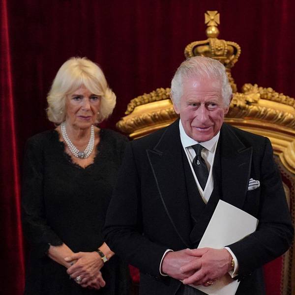König Charles III. und Königsgemahlin Camilla nehmen am Treffen des Accession Council im St. James’s Palace teil. (Archivbild)
