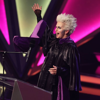 Marie-Agnes Strack-Zimmermann (FDP) hält bei der Verleihung des „Ordens wider den tierischen Ernst“ des Aachener Karnevalsvereins (AKV) eine Rede.