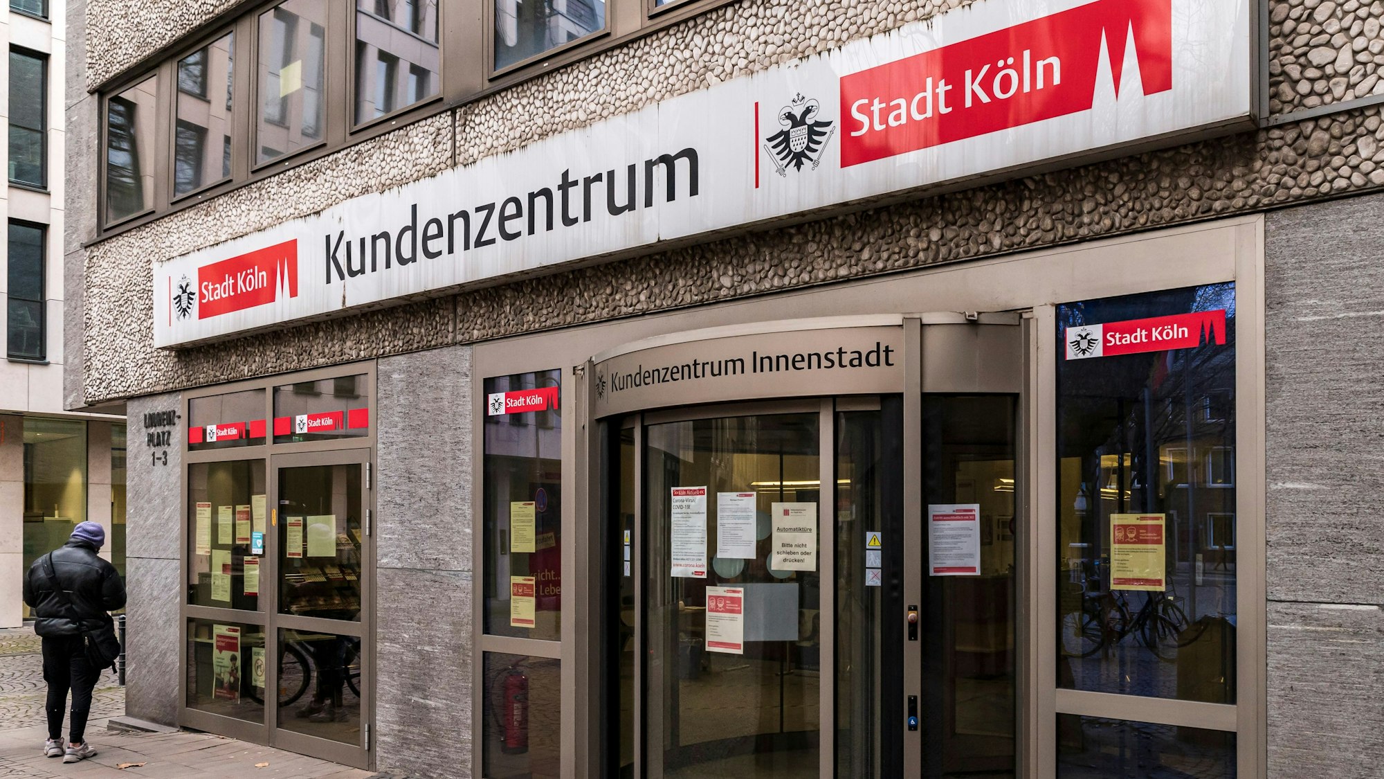 Das Kundenzentrum der Stadt Köln auf dem Laurenzplatz in der Kölner Innenstadt