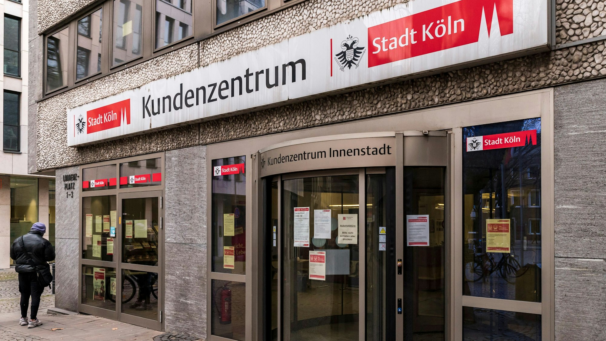 04.02.2022, Köln:
Kundenzentrum der Stadt Köln auf dem Laurenzplatz in der Kölner Innenstadt.
Freitag 4. Februar 2022
Aufgenommen am: 04.02.2022
Foto: Alexander Roll (Staff)